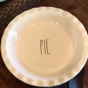 New Rae Dunn PIE Dish